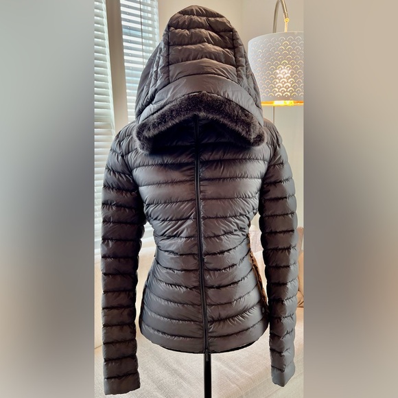 Moncler Women’s SORBUS Lightweight Puffer Jacket with Mink Fur Trim - Picture 2 of 16